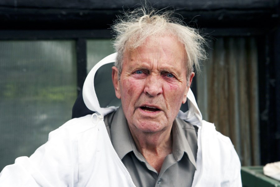 Eyvind Petersen býflugnafræðari.