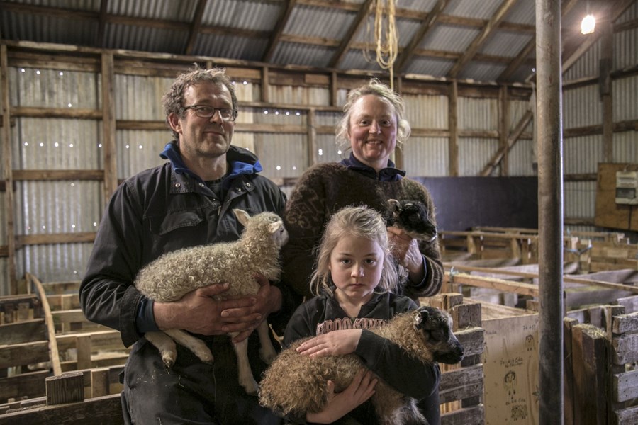 Sauðburður stóð sem hæst þegar bændurnir á Heiðarbæ I voru sóttir heim á dögunum.