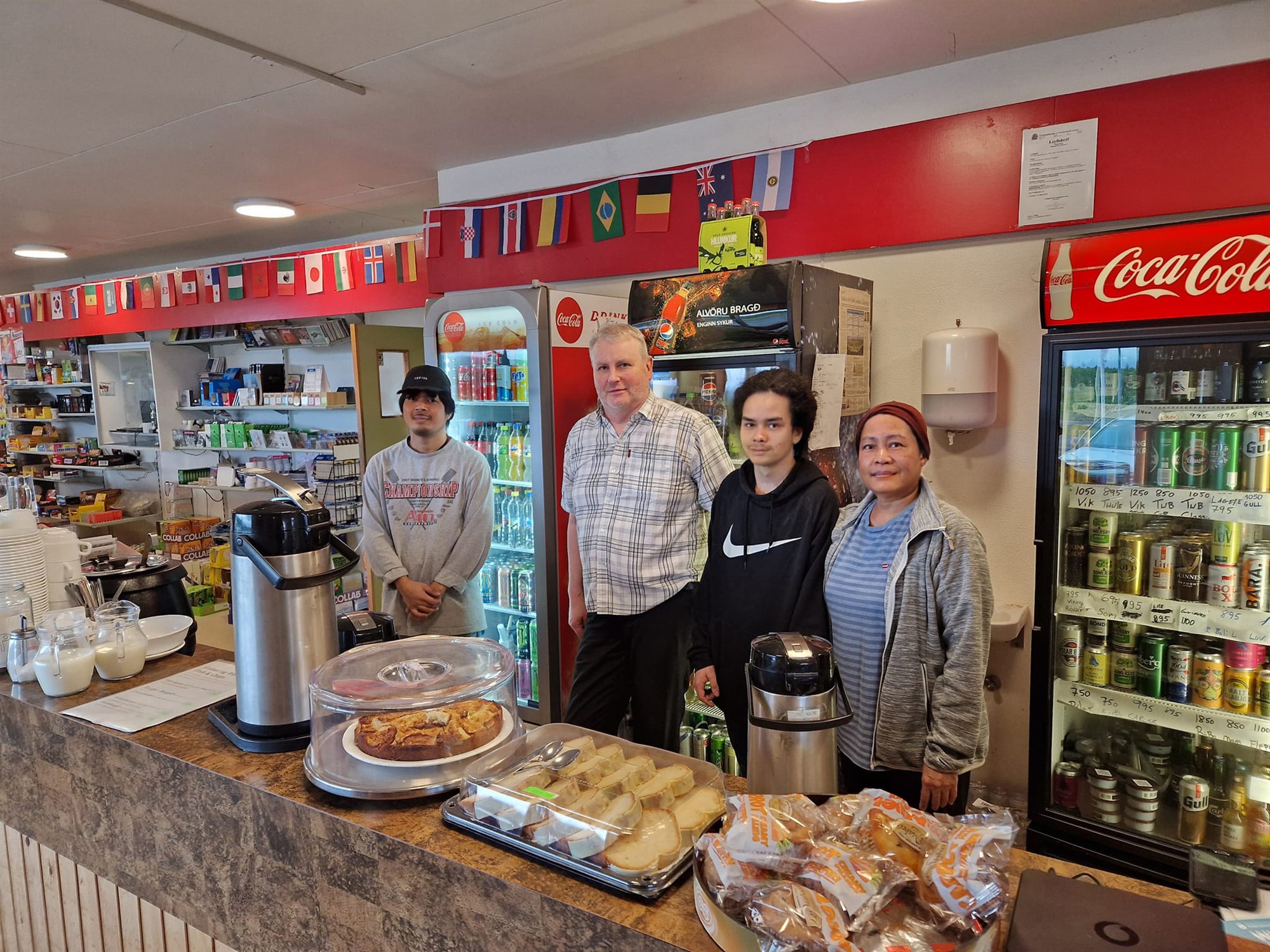 Í hálfa öld á bak við borðið