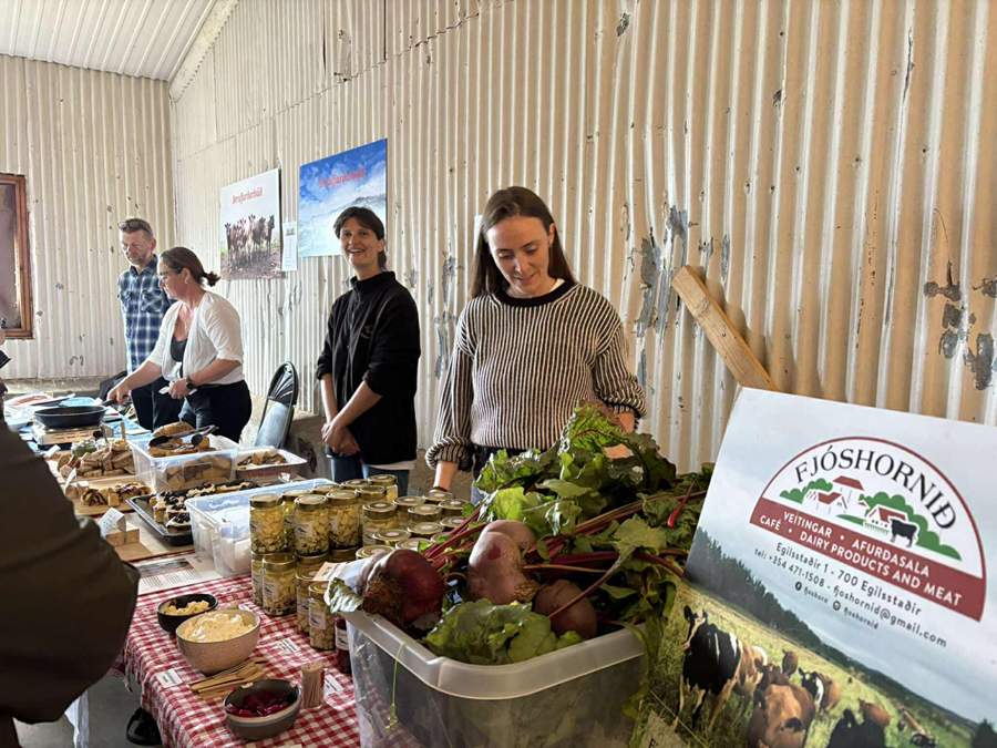 Fjóshornið, Góðan deig og Berufjarðarbúið á markaðinum á Lindarbrekku í Berufirði. 