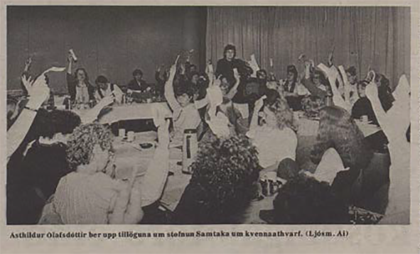 Frá stofnfundi Samtaka um Kvennaathvarf, 2. júní 1982. Ásthildur Ólafsdóttir ber upp tillöguna að stofnun athvarfsins.