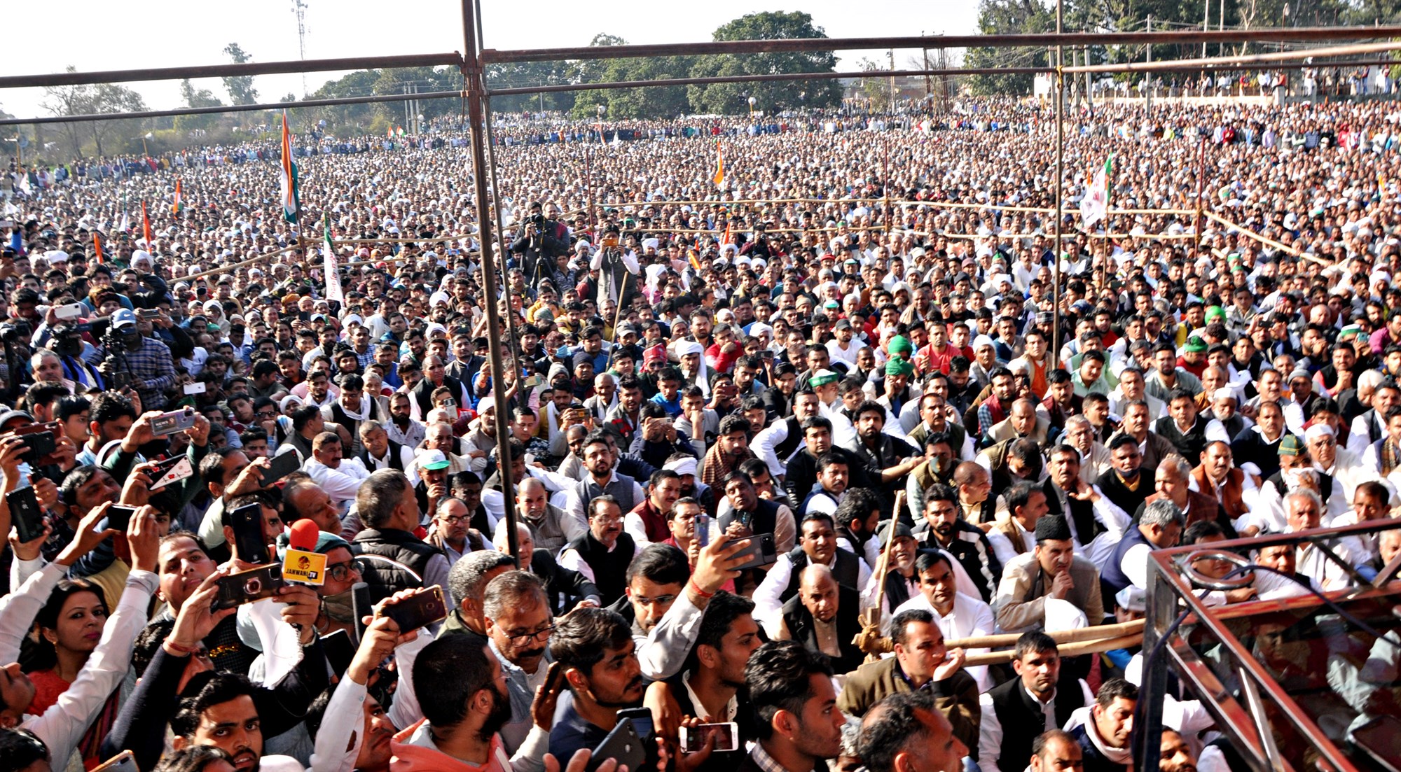 Indverskir bændur mótmæla