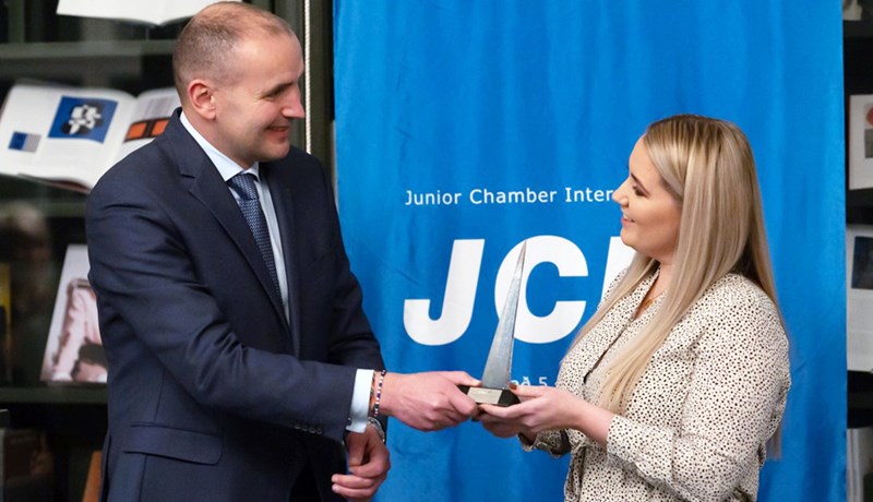 Framúrskarandi ungur Íslendingur 2021