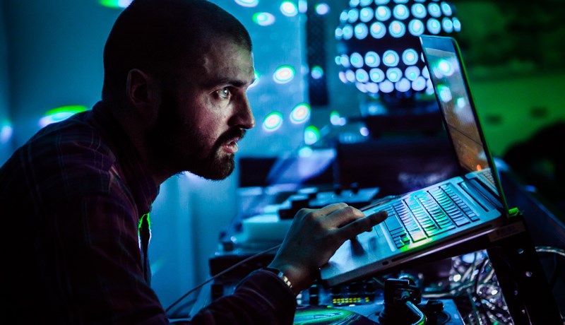 Hrafnagil í raftónum