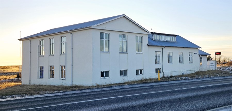 Húsnæði „Gömlu Þingborgar“, sem stendur við þjóðveg 1 og er í eigu Flóahrepps. Þingborgarhópurinn svonefndi hefur haft aðstöðu í húsinu síðustu ár.