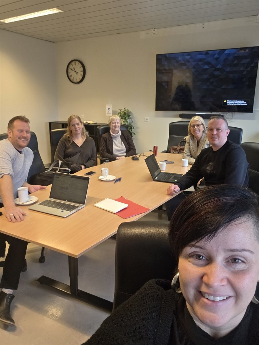 Sveitarstjórn Grímsnes- og Grafningshrepps á fundi. 