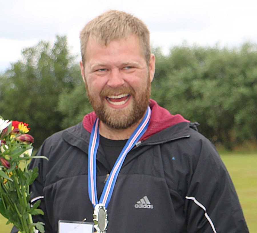 Grétar Grímsson frá Syðri-Reykjum með verðlaunin sín.