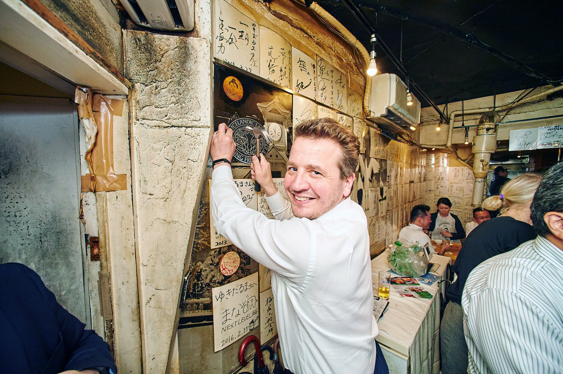 Fyrsti Icelandic Lamb-skjöldurinn settur upp á veitingastað utan Íslands