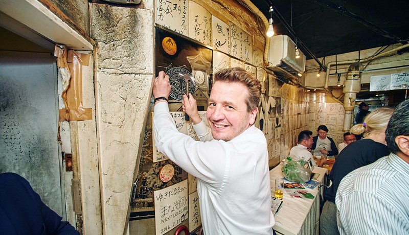 Fyrsti Icelandic Lamb-skjöldurinn settur upp á veitingastað utan Íslands