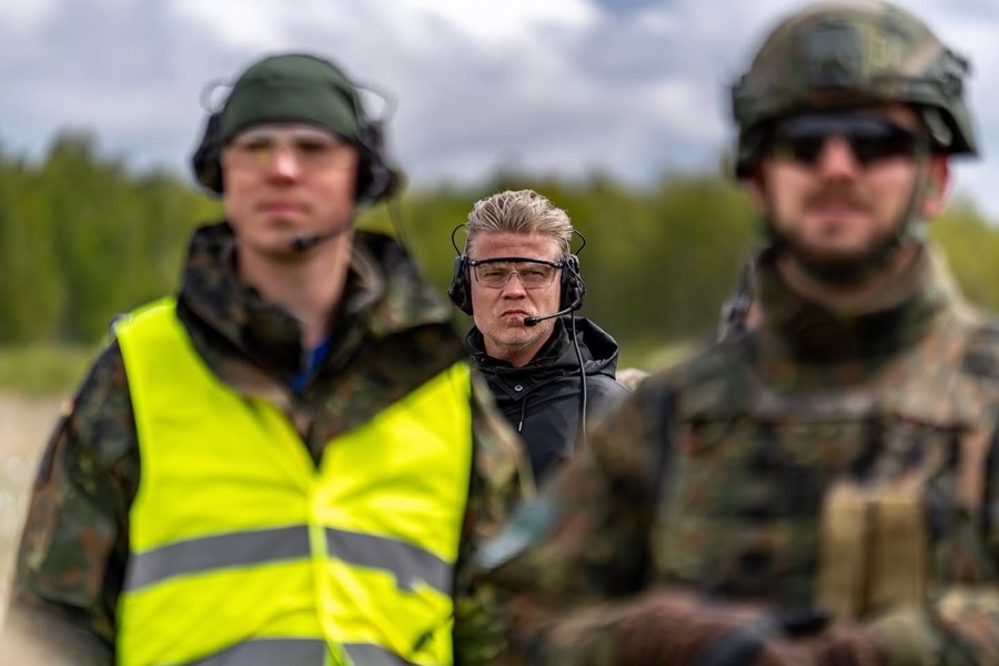 Guðmundur Björn að störfum á varnaræfingu Atlantshafsbandalagsins í Litáen. 