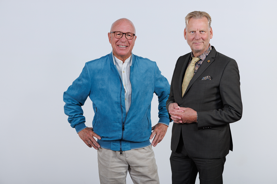 Gunnar V. Andrésson og Sigmundur Ernir Rúnarsson hafa með góðri samvinnu skapað eigulega bók þar sem tíðaranda fimm áratuga eru gerð skil. 