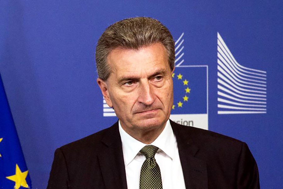 Günther Oettinger, framkvæmdastjóri fjármála og mannauðs hjá ESB, segir Breta skilja eftir sig mjög stórt fjármálagat.