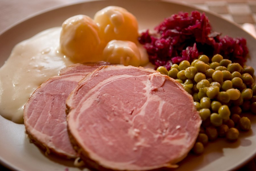 Gefur hangikjötinu og  hamborgarhryggnum jólalitinn