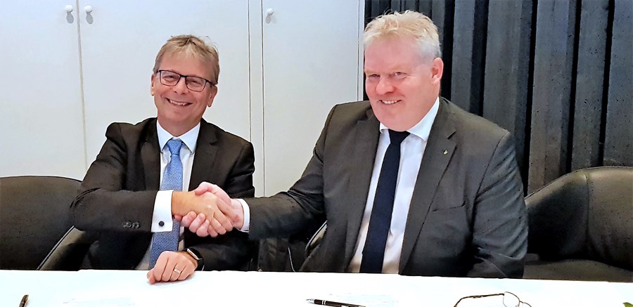 Jón Atli Benediktsson, rektor Háskóla Íslands og Sigurður Ingi Jóhannsson, ráðherra sveitarstjórnarmála, undirrituðu samning um nýja rannsóknar- og fræðasetrið á Laugarvatni í haust á ársfundi Samtaka sunnlenskra sveitarfélaga.