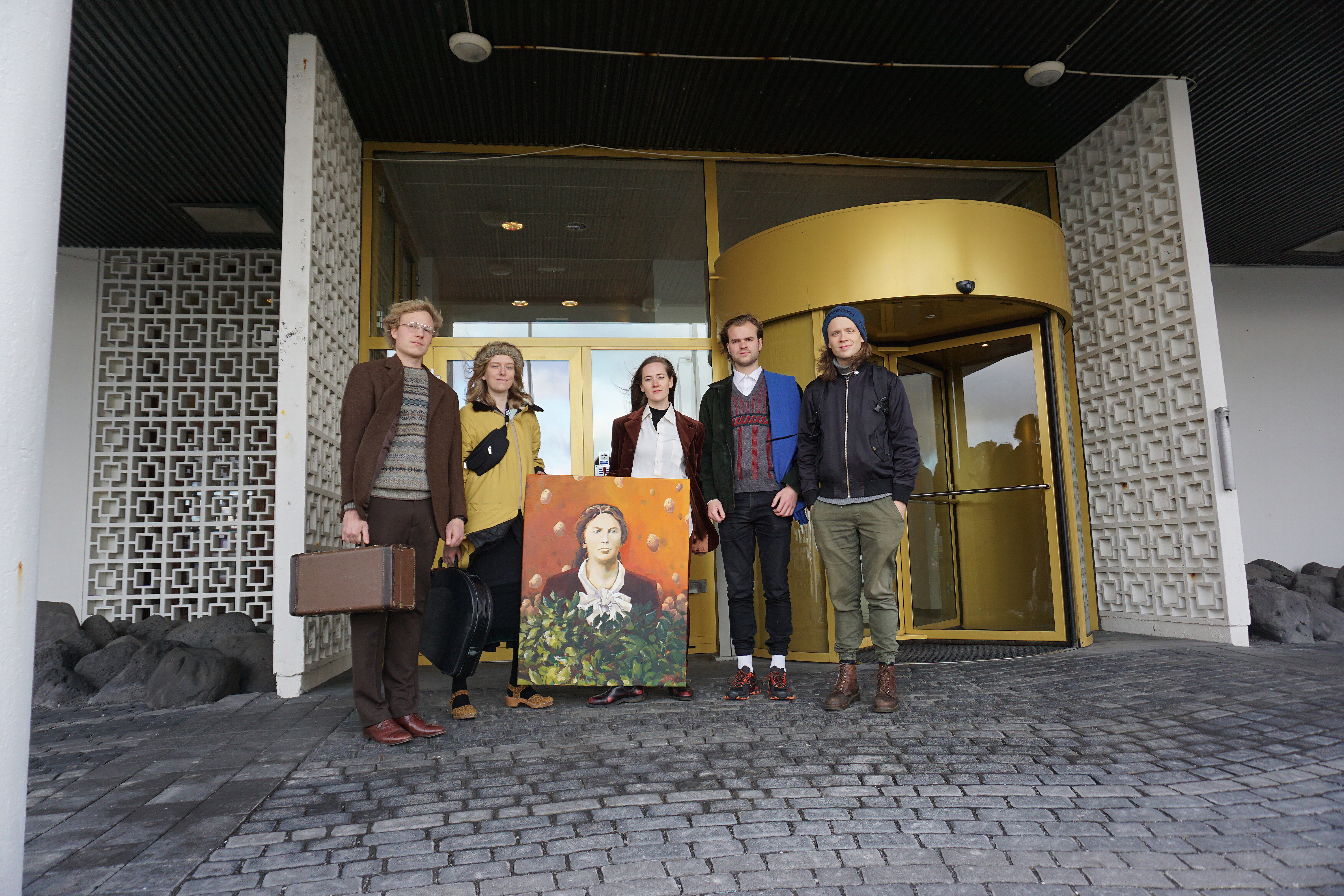 Málverk af Helgu afhent landbúnaðarráðuneyti