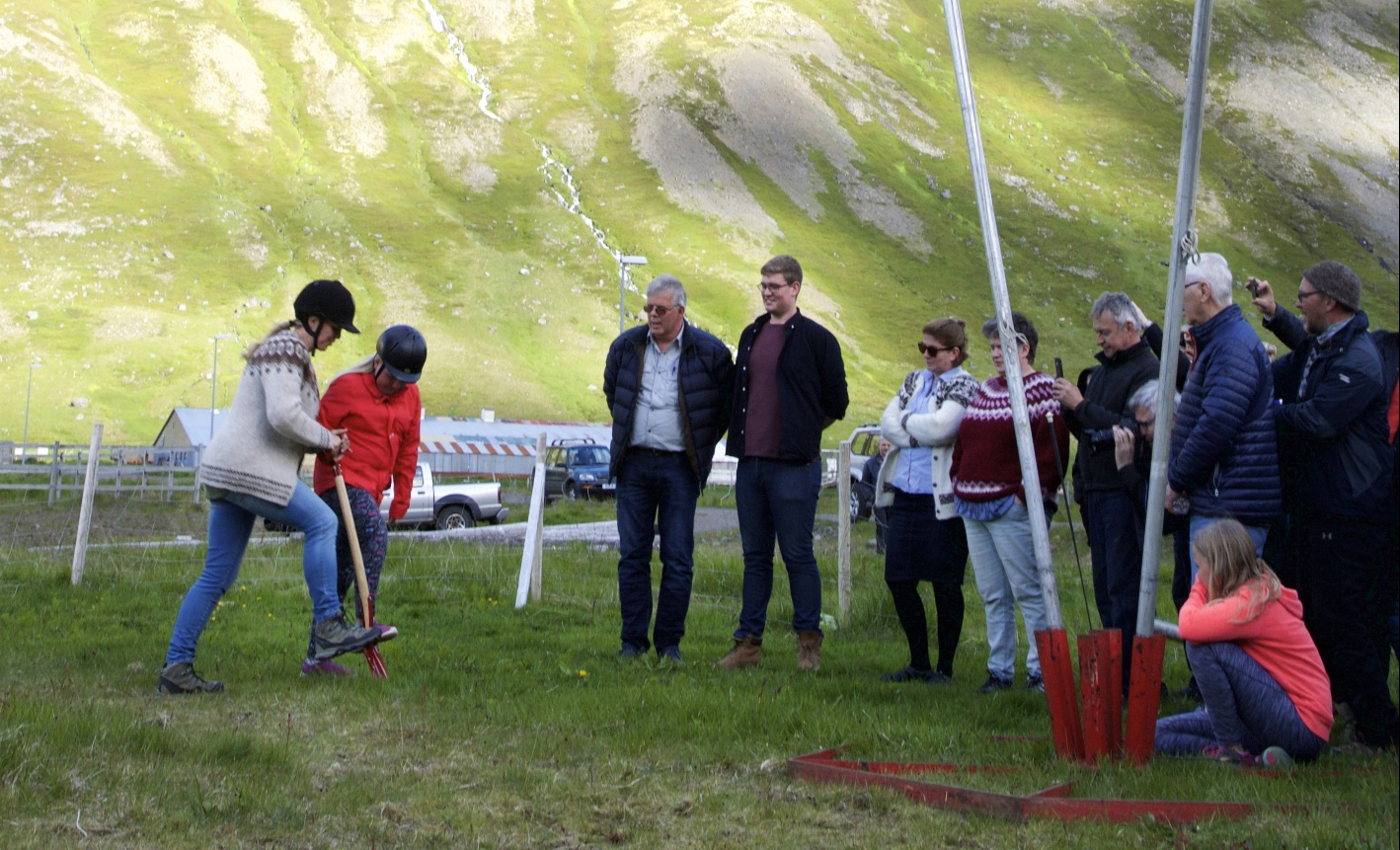 Reiðhöll rís í Engidal