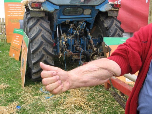 Þessi var heppinn að halda hendinni.