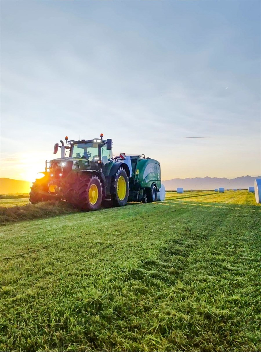 Heyskapur í Flatey í Hornafirði í sumar. Þar var mikil spretta og veðráttan eins og best verður á kosið. 