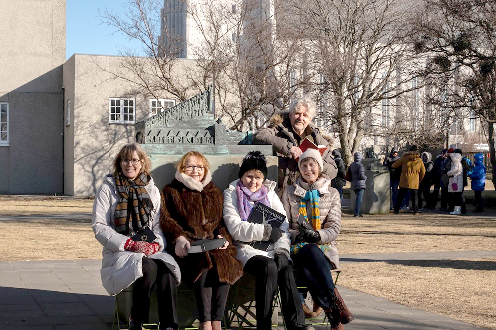 Fyrstu eiginhandarritin fóru til fjögurra kvenna