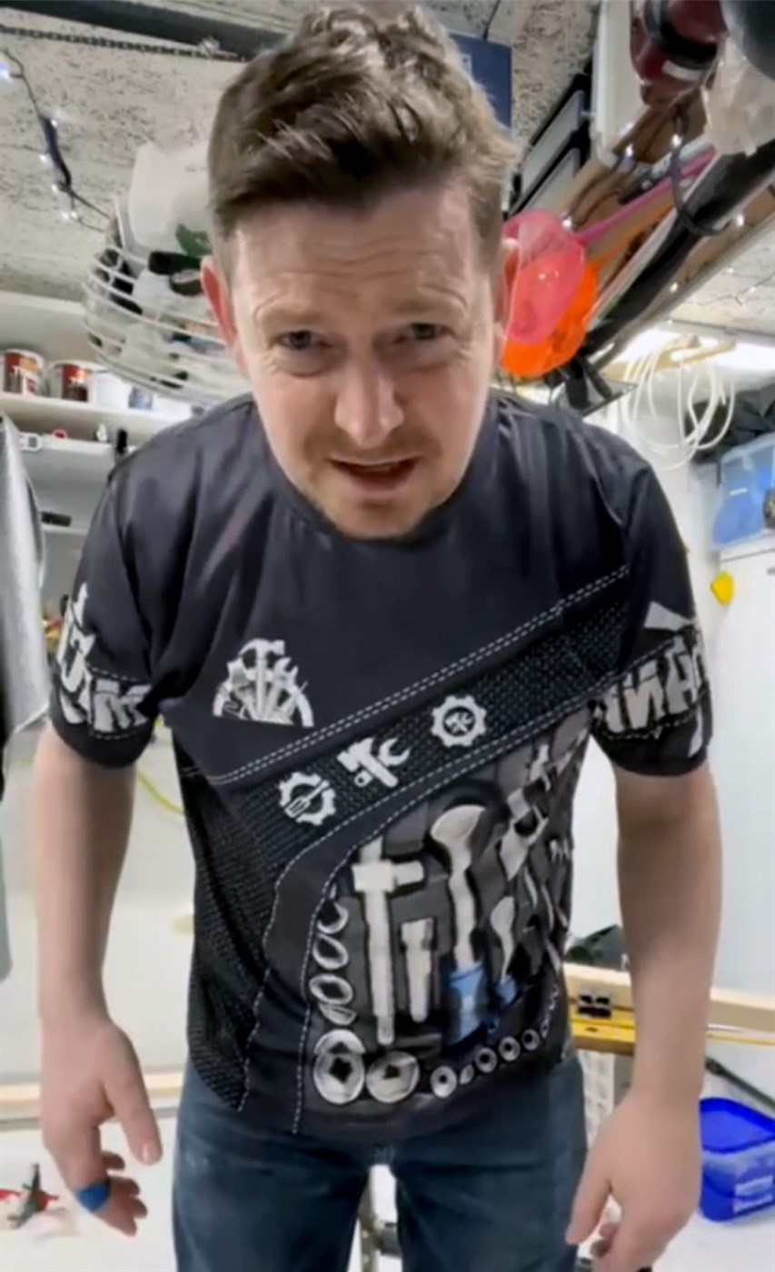 Bílskúrsmeistarar leysa Bændablaðsgátur