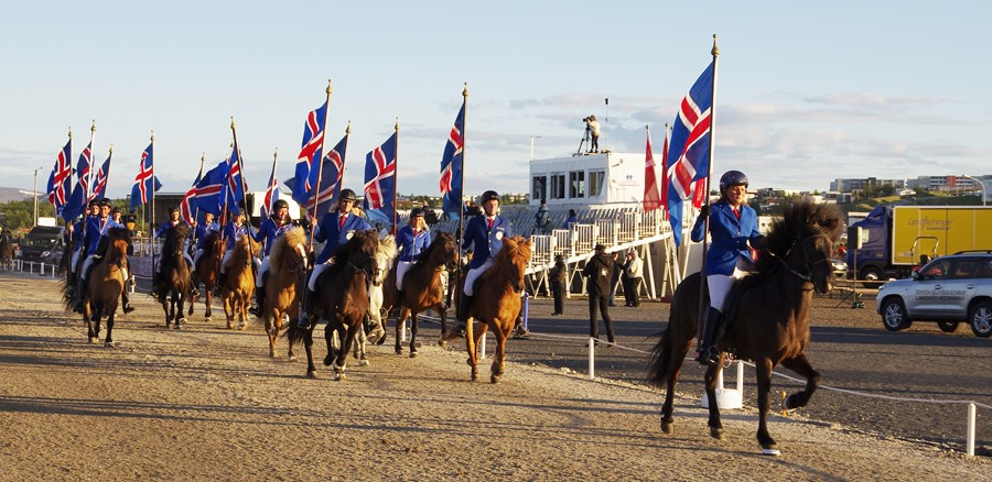 Frá setmningarathöfn Landsmóts hestamanna í Reykjavík 2012.
