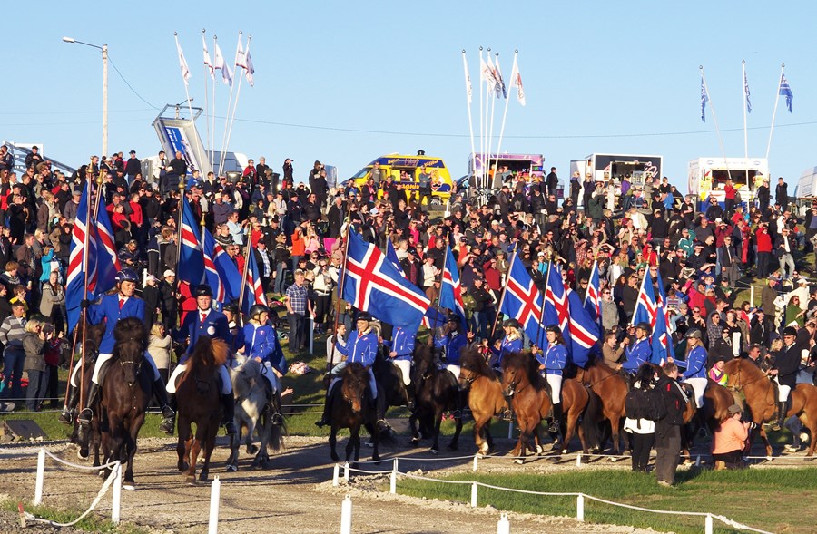 Frá setningu Landsmóts hestamanna í Reykjavík 2012.