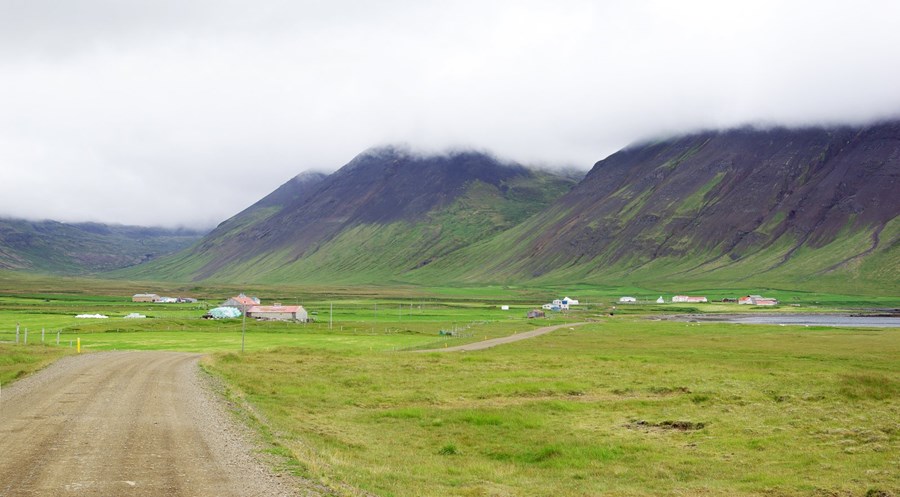 Horft yfir Trékyllisvík. Frá Vinstri er Bær, Finnbogastaðir og Árnes.