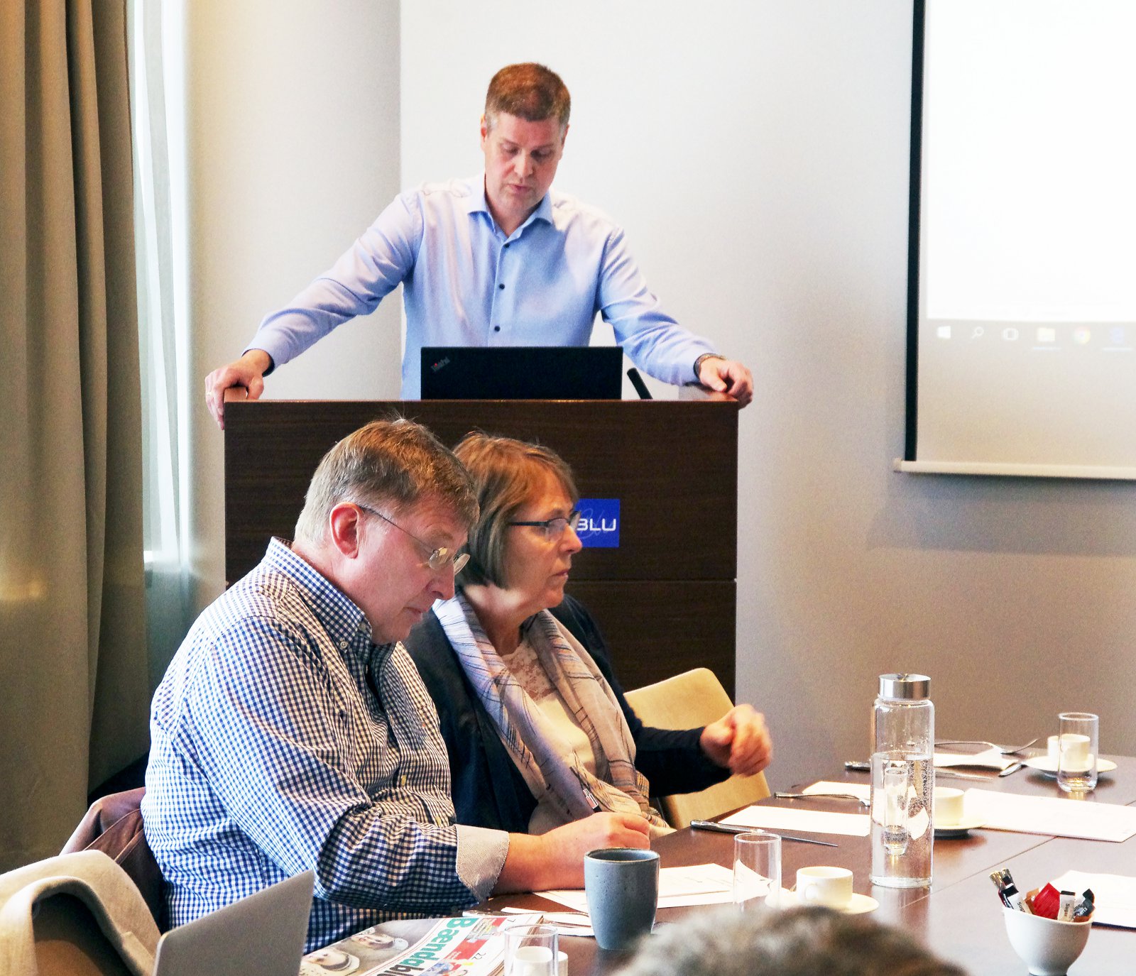 Íslenskir svínabændur vilja ekki keppa með báðar hendur bundnar fyrir aftan bak