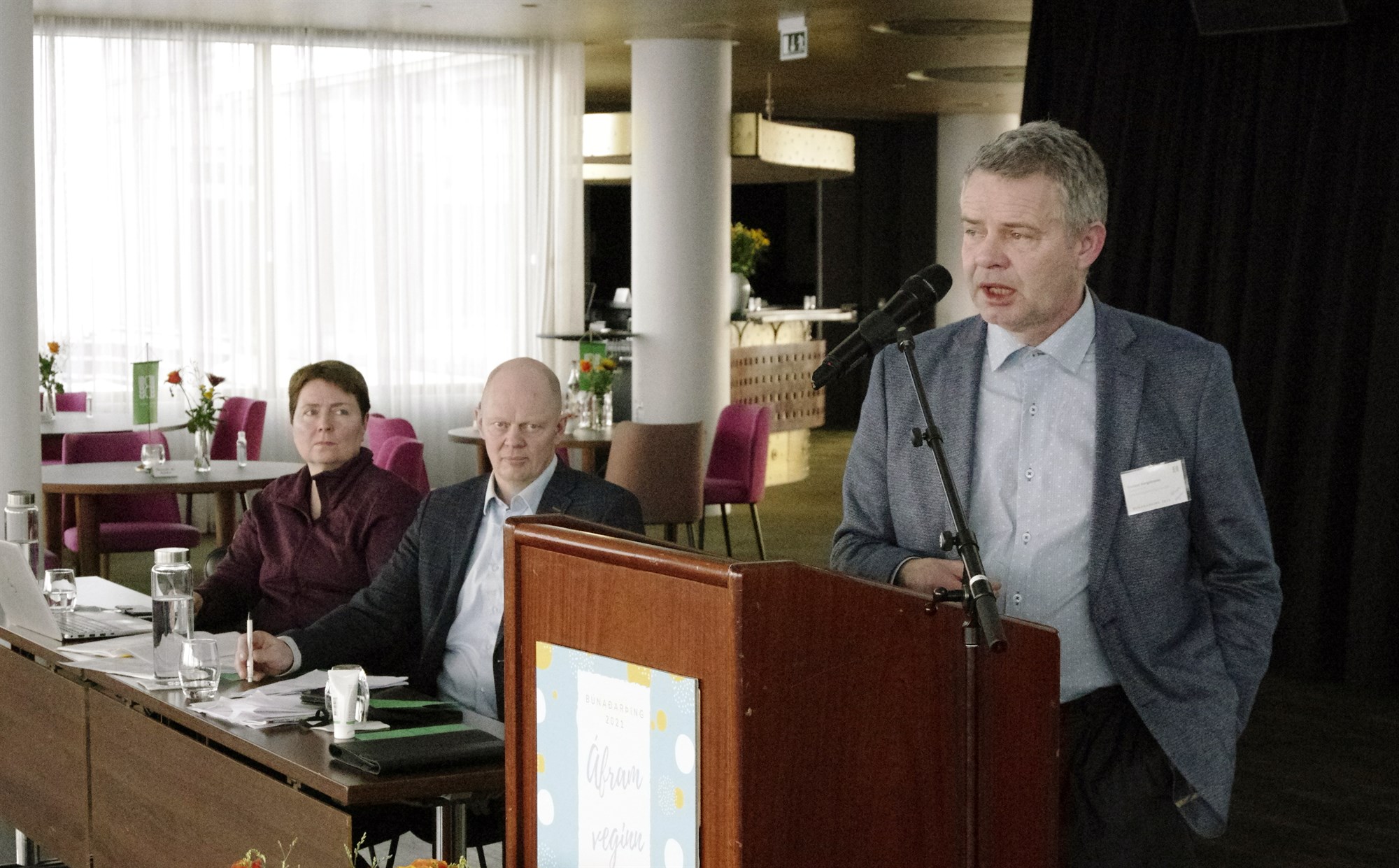 Áfram veginn til móts við framtíðina