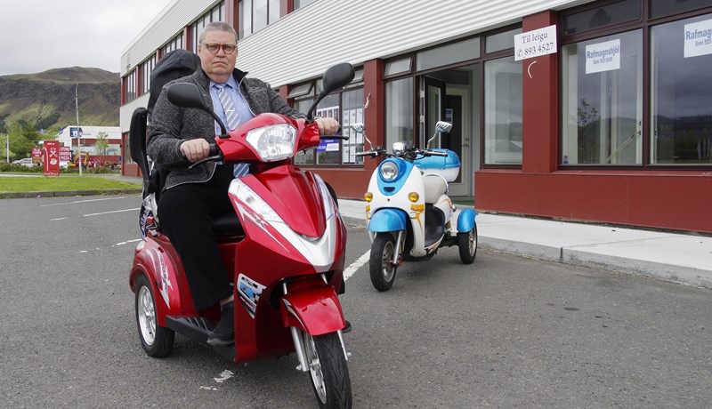 Sala rafdrifinna léttra tví-, þrí-, fjórhjóla og jafnvel leikfangabíla er í uppnámi