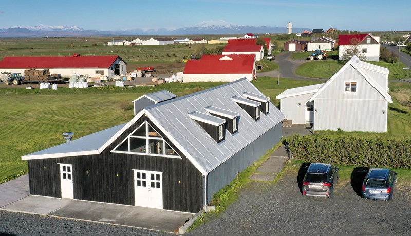 Hlöðu og fjárhúsi breytt í stórt eldhús og veitingasal
