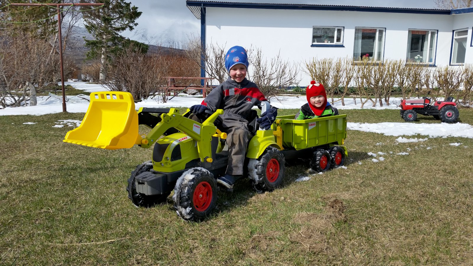 Ætlar að verða bóndi, smiður og vera í björgunarsveit