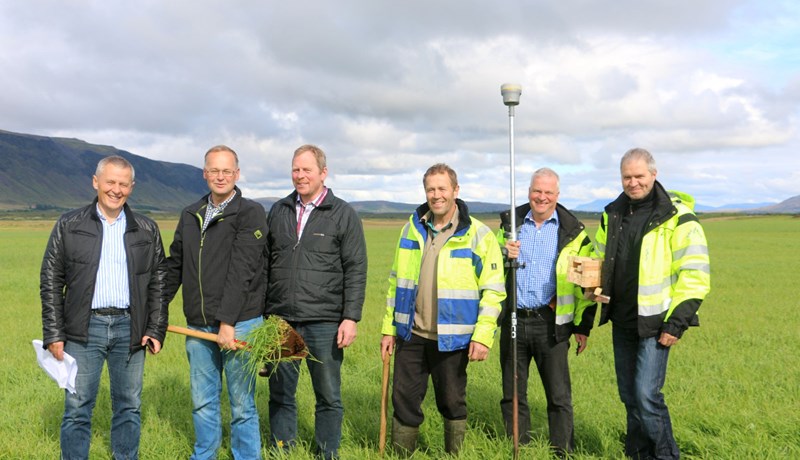 Fyrsta skóflustungan tekin að nýrri einangrunarstöð fyrir holdanautgripi