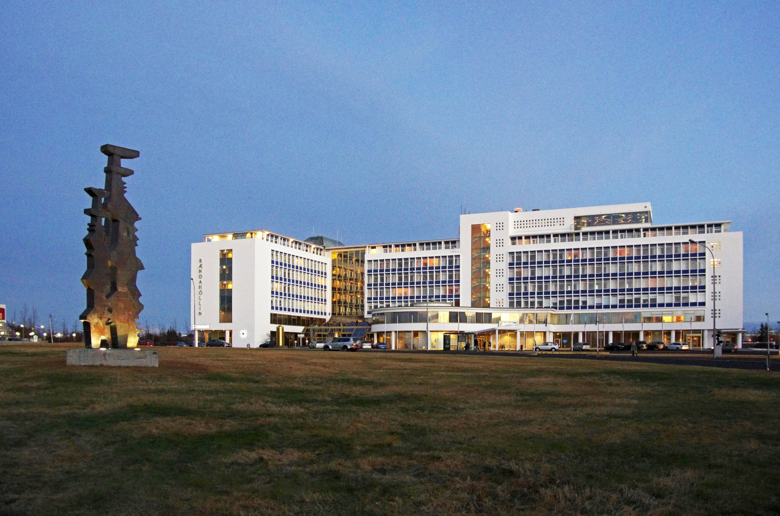 „Hvað eru þið að bauka þarna í Bændahöllinni?“