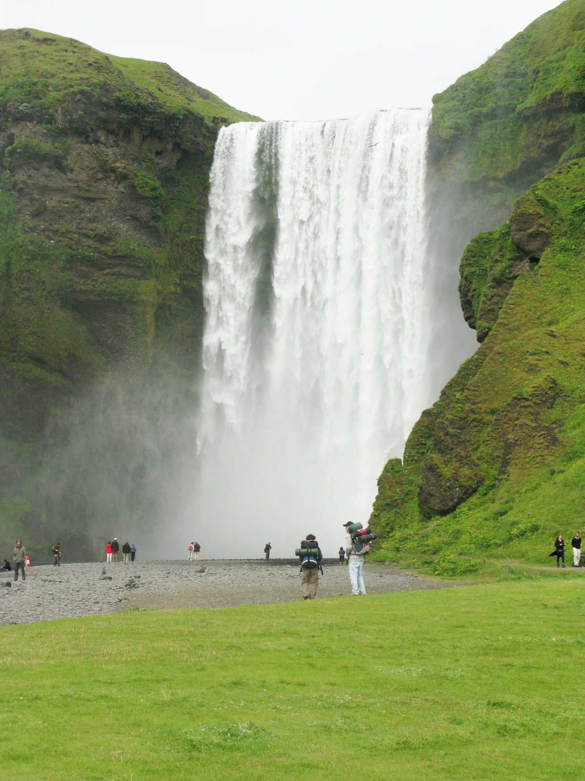 Aldrei jafnmargir ferðamenn í júní