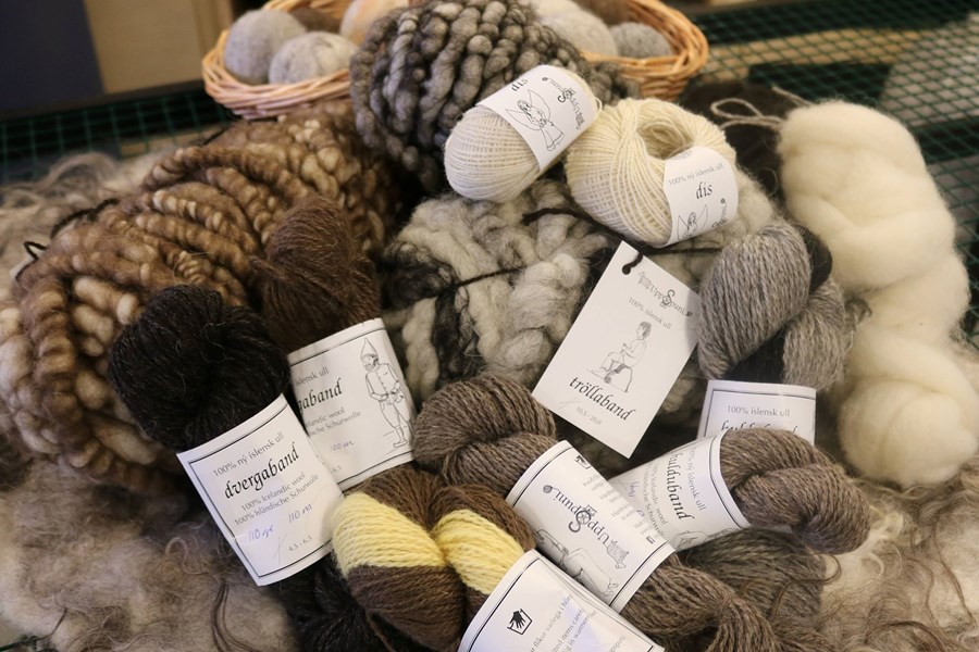 Allir eru boðnir velkomnir til að líta inn til að skoða vélasamstæðu þeirra Huldu og Tyrfings og vörur sem framleiddar eru hjá Uppspuna.