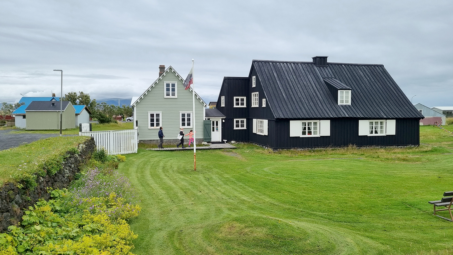 Meira en bara Húsið