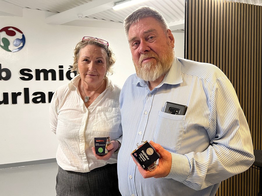 Þórunn og Haraldur afhentu hvítlaukssaltið sitt á dögunum í húsnæði Breiðar þróunarfélags á Akranesi.