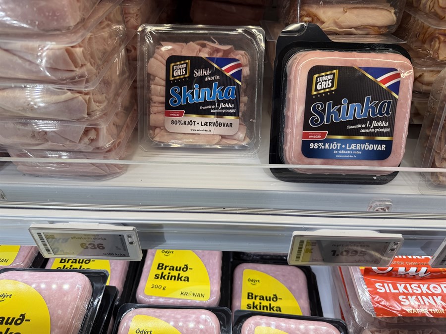 Úrval á skinkum er talsvert. Stjörnugrís framleiðir einnig Ódýrt skinku fyrir Krónuna.  