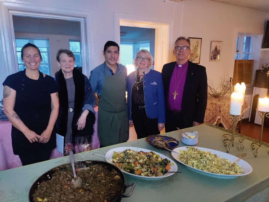 Inga Dóra Þórarinsdóttir og Eduardo Montoya, veitingafólk og eigendur Austan vatna. Á milli þeirra stendur Nanna Rögnvaldardóttir, rithöfundur og matarsérfræðingur. Þuríður Þorbergsdóttir og séra Gísli Gunnarsson, vígslubiskupshjón á Hólum, eru lengst til hægri. 