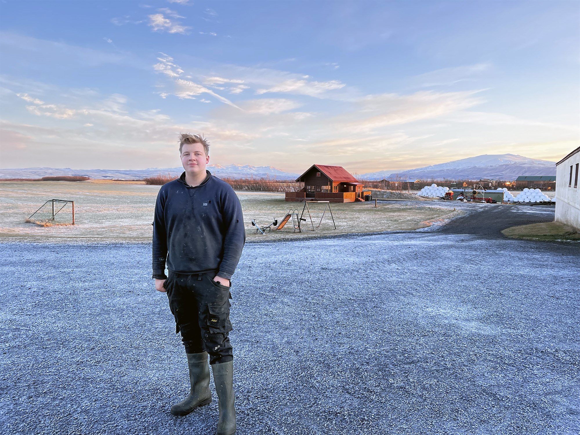 Ungur Dani kaupir Voðmúlastaði