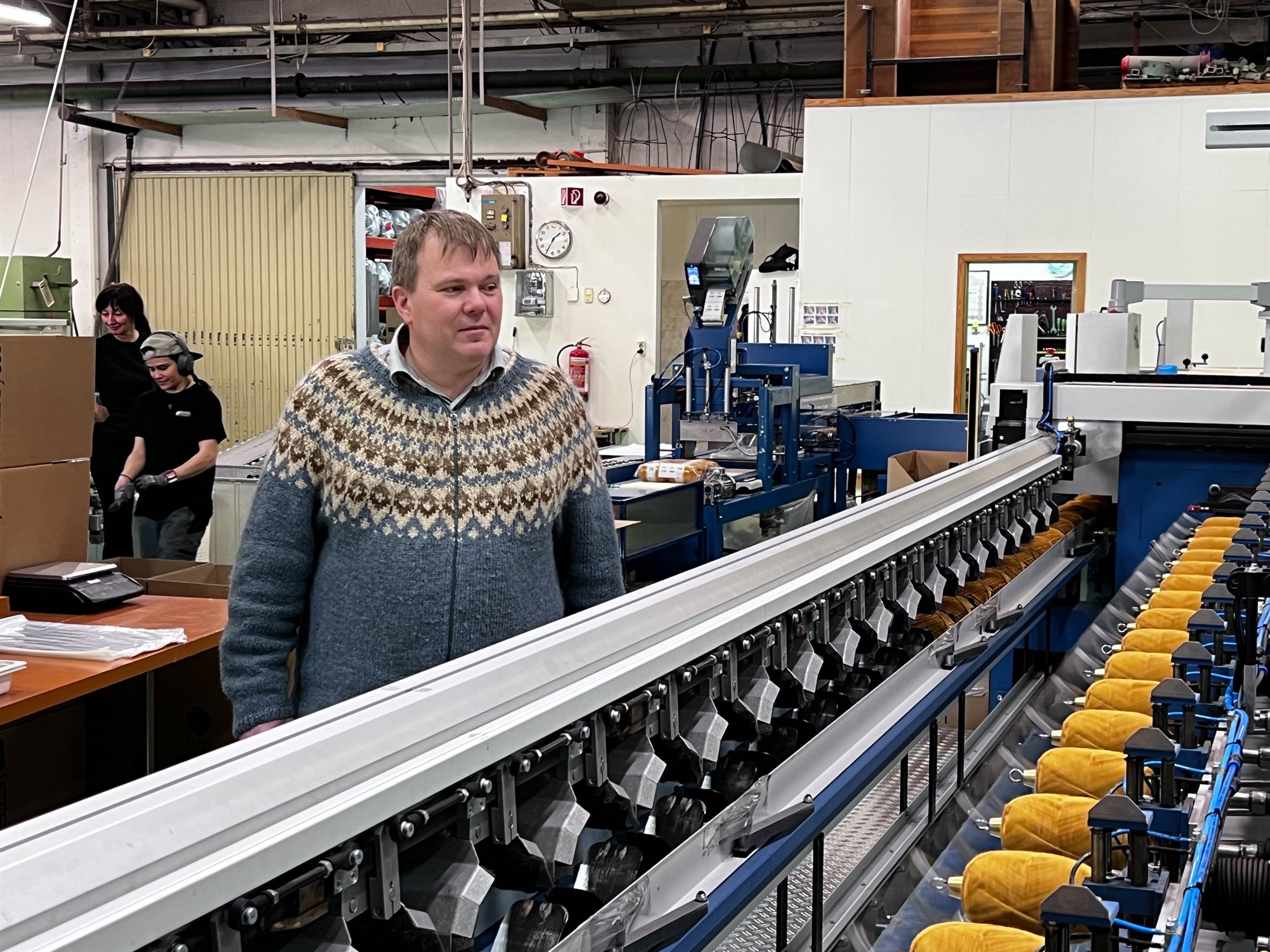 Greiðir tæplega helming skuldar við bændur