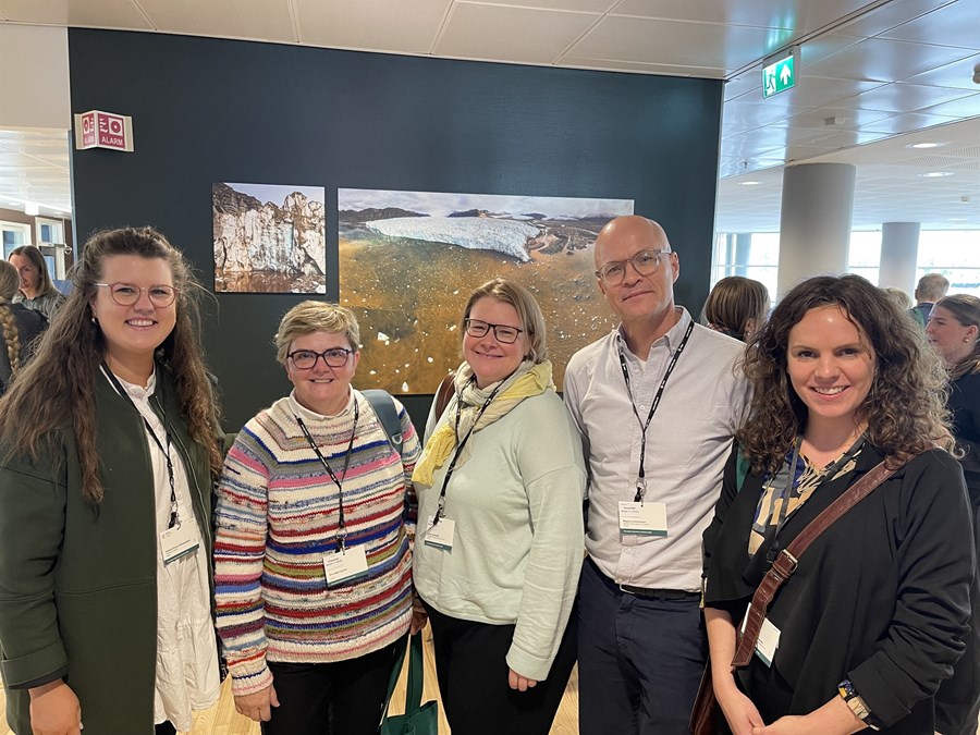 Fulltrúar Íslands á ráðstefnu Circumpolar Agricultural Association. Frá vinstri: Guðrún Svana Hilmarsdóttir frá Matís/HÍ, Erna Bjarnadóttir, verkefnastjóri hjá MS, Þórey Gylfadóttir frá RML, Magnús Göransson frá Náttúrufræðistofnun og Guðrún Hulda Pálsdóttir, fyrrv. ritstjóri Bændablaðsins. 