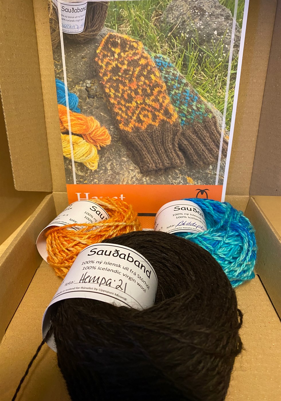 Litríkir vettlingar úr Sauðabandi frá Rúnalist