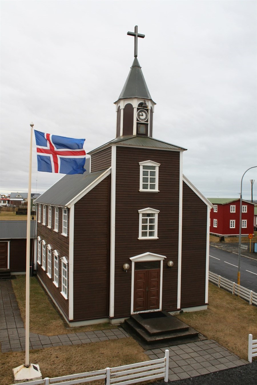 Kirkjan á Eyrarbakka, byggð 1890, var friðuð 1. janúar 1990. 