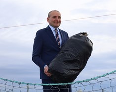Sigrar í sameiningu eða hvað?