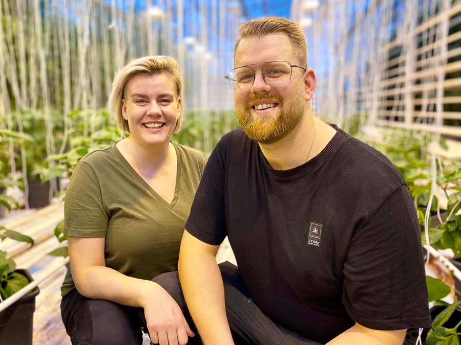 Inga Sigríður Snorradóttir og Óli Finnsson eru garðyrkjubændur í Heiðmörk í Bláskógabyggð. Hægt er að fylgjast með störfum þeirra næstu tvær vikurnar gegnum samfélagsmiðla Bændablaðsins.