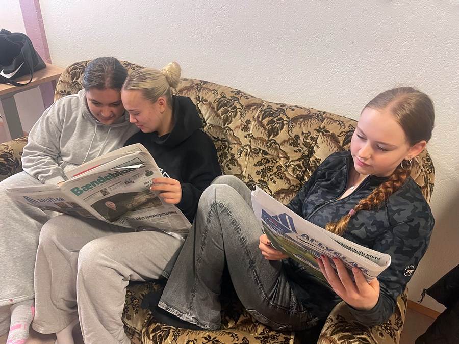 Stúlkurnar í sófanum eru frá vinstri: Syrine Pálína Boucham Róbertsdóttir, Natalía Rán Skúladóttir og Þóranna Martha Pálmadóttir. 