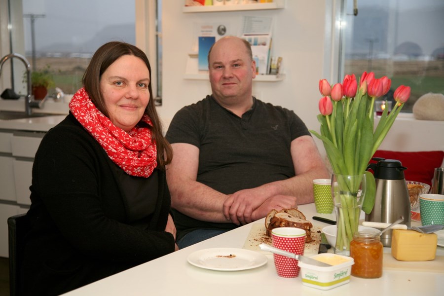 Anne B. Hansen og Grétar Sigurjónsson, bændur í Smjördölum, tóku þá ákvörðun árið 2012 að byggja nýtt fjós með mjaltaþjóni. Síðan þá hafa afurðir stóraukist á búinu og allur aðbúnaður batnað.