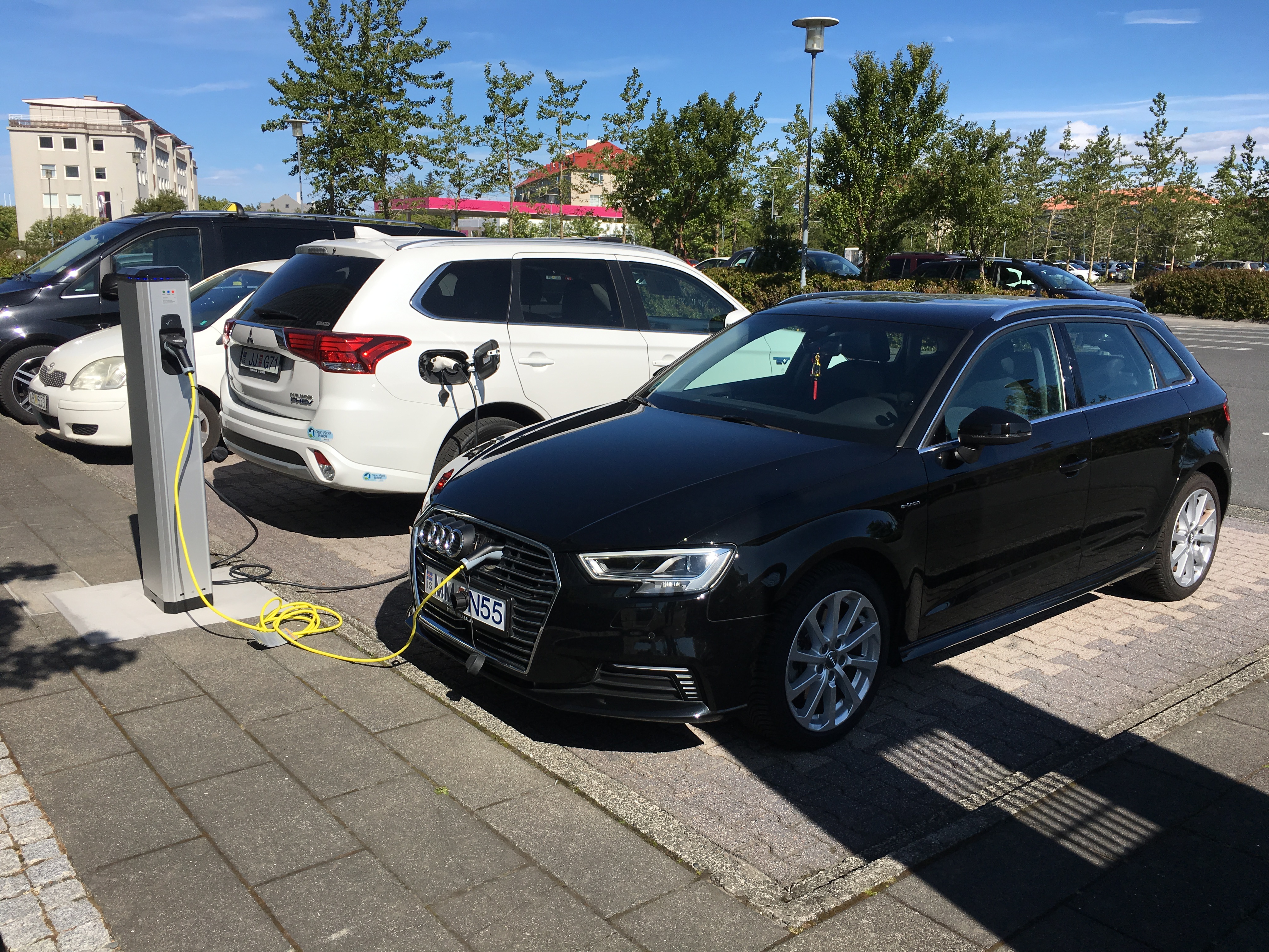 Sextán stöðvar komnar upp undir merkjum Hleðslu í hlaði